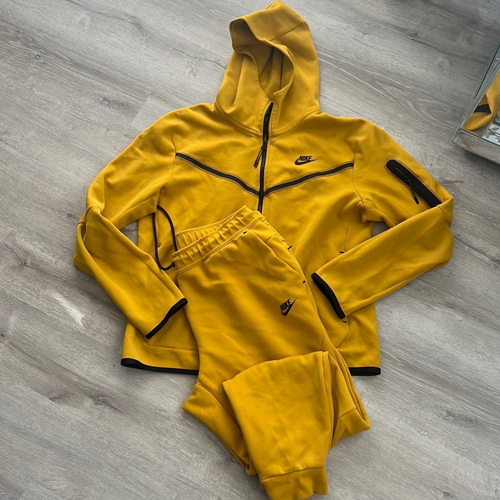 Men’s Nike Tech